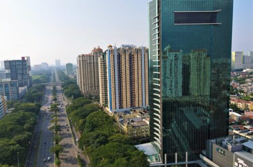 Shapoorji Pallonji Apartments in Mumbai Building